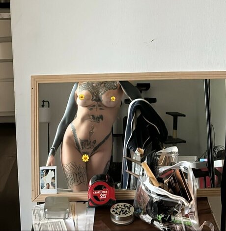 divinement bon Nacktbilder geleakt OnlyFans