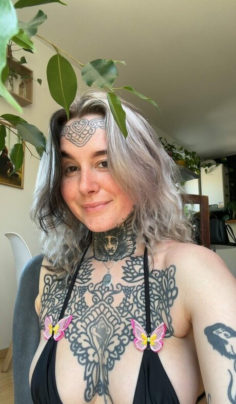 divinement bon Nacktbilder von OnlyFans