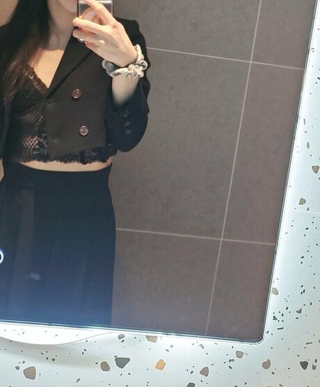 suyeoniiii_ OnlyFans Brüste Bild