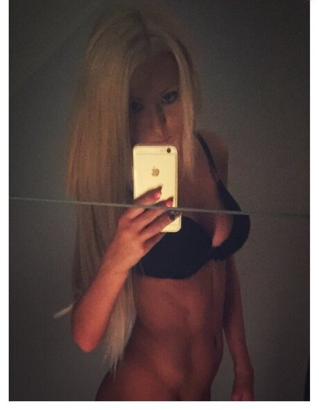 Melanie Hirsch Nacktbilder geleakt OnlyFans Aufgedeckt