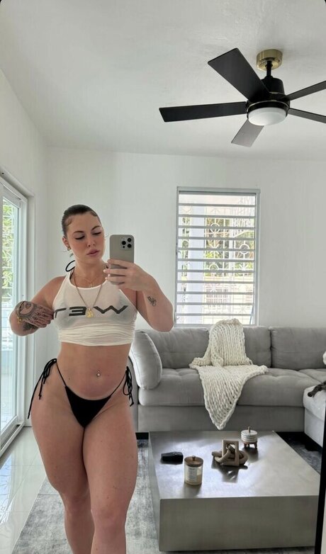 nicolecarluccii Leak von OnlyFans