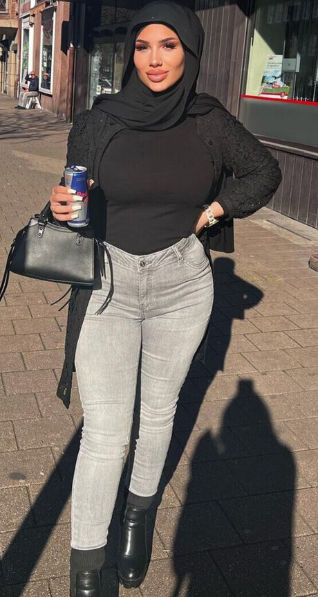 Abir zrk Nacktbilder von OnlyFans geleakt