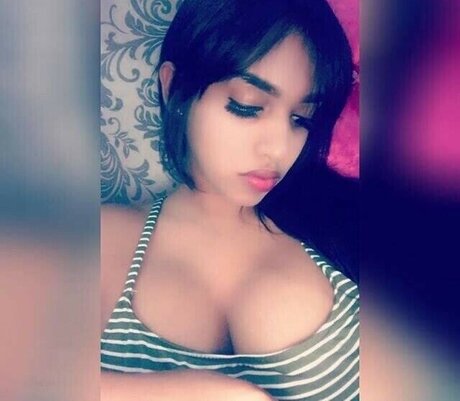 Yinett Baez OnlyFans Brüste Bild