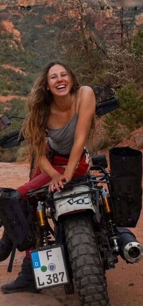 Affe auf Bike OnlyFans Lesbisch