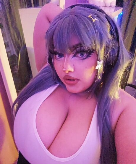 Bigtiddyash Model OnlyFans Foto