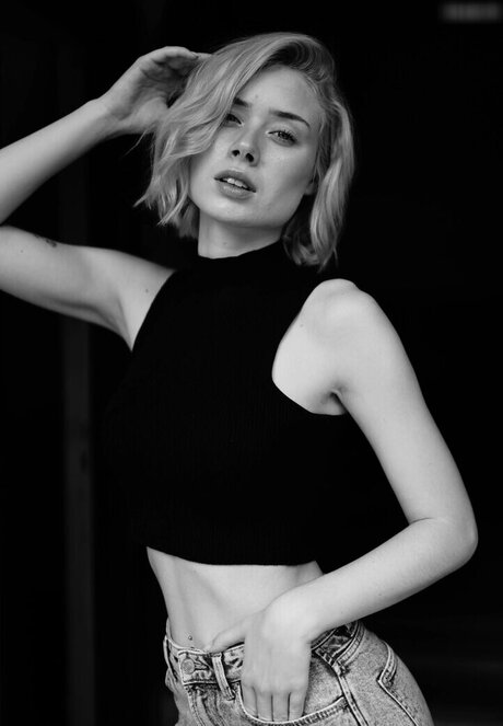 Marie Denise Schwarz OnlyFans Striptease