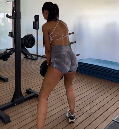 Merve zkan OnlyFans Inhalte