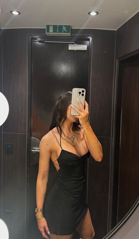 Merve zkan Leaks von Nacktbildern auf OnlyFans