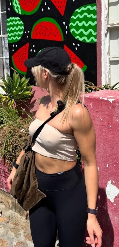 Adrienne Koleszar OnlyFans Nackt Leak