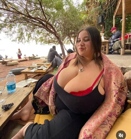 Mikaash Brüste OnlyFans