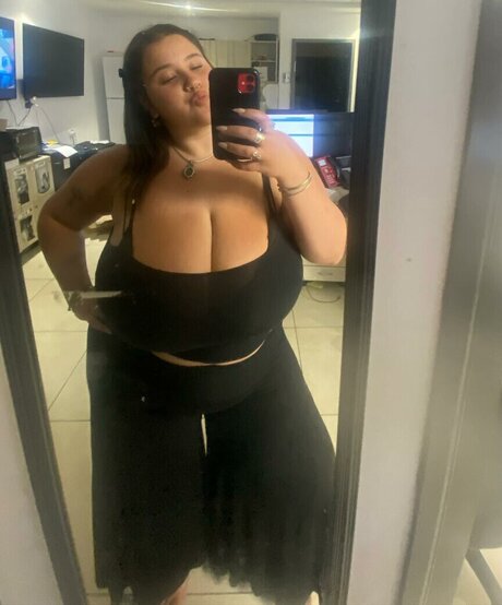 Mikaash Nackt auf OnlyFans