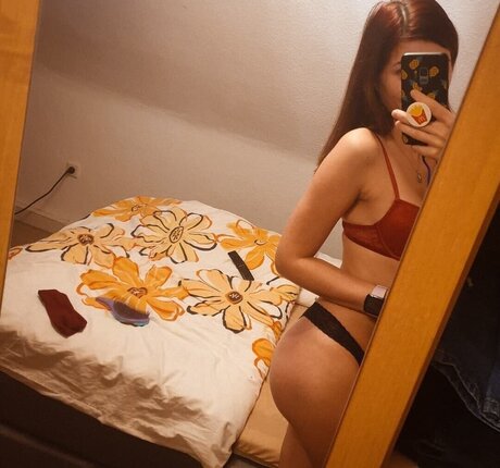 its sunny93 OnlyFans Model Bilder