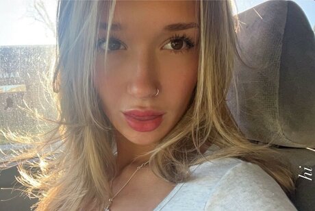 Millie Smith OnlyFans Model Bilder