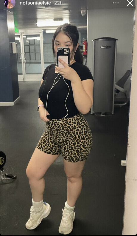 Sonia Elsie ASMR Brüste OnlyFans