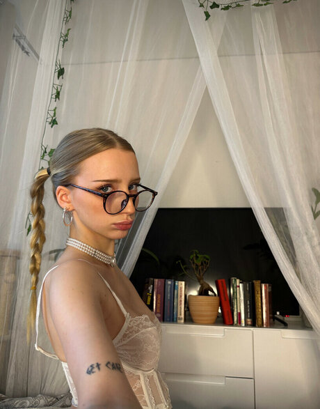 charlottteeee OnlyFans nackte Brüste