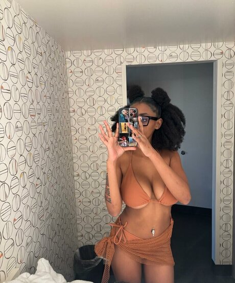 Alicia Adams Nacktbilder von OnlyFans