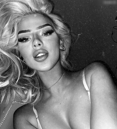 Elaine Victoria Bilder OnlyFans