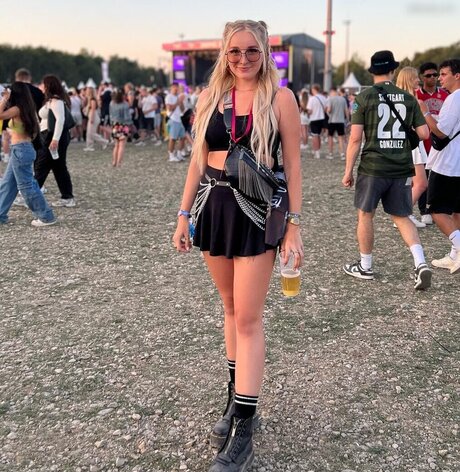 MinusElf OnlyFans nackte Brüste