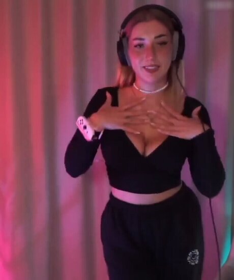 Starletnova Leak von OnlyFans Pornografie