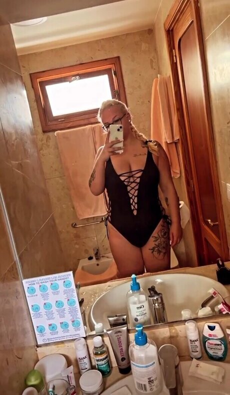 lenakpl23 NSFW OnlyFans