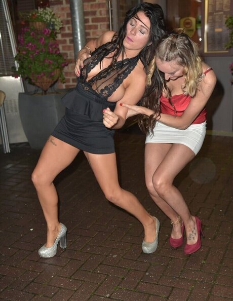 OOPS International NurlyFans-Pornos