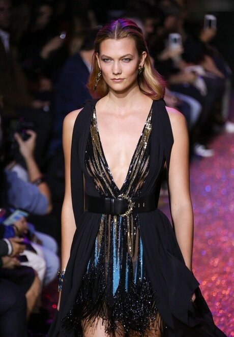 süße shemale-onlyfans Kunstakt Porträt