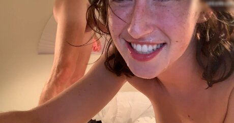 Anne Freak Nackt auf OnlyFans