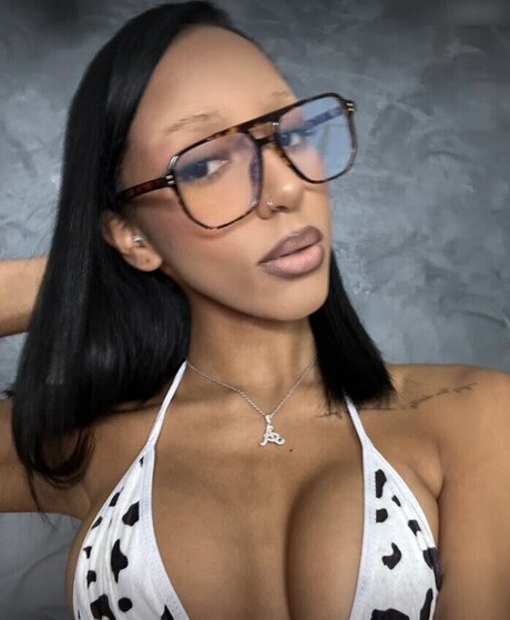 Aalishass Alishakone Heiße OnlyFans Inhalte