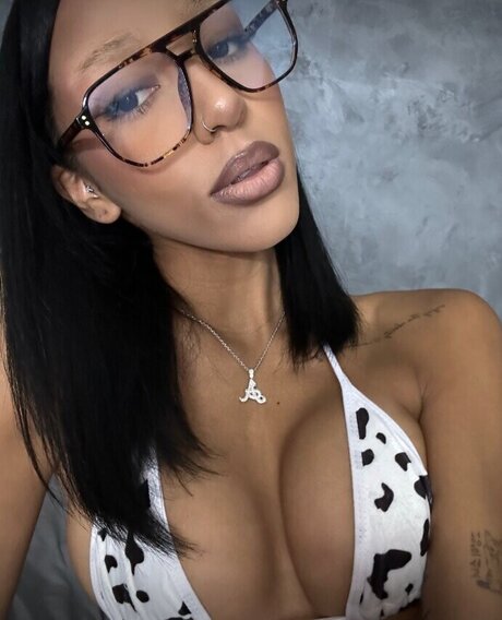 Aalishass Alishakone OnlyFans schlank