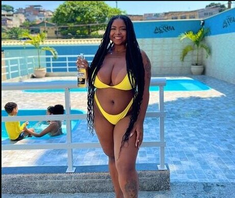 Velvet Scarlett OnlyFans Leaj