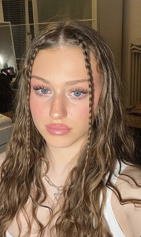 Yana Clare OnlyFans gratis