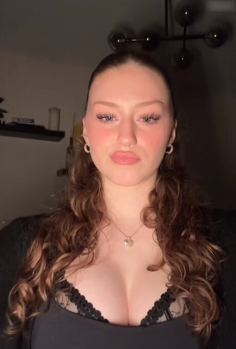 Yana Clare OnlyFans geleakte Brüste