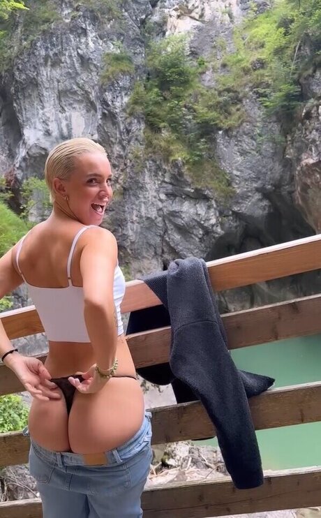 Julia R mmelt Leaks von Nacktbildern auf OnlyFans