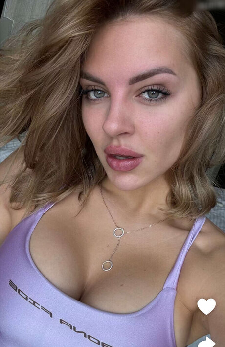 yoga asiatische onlyfans erotisch Medien