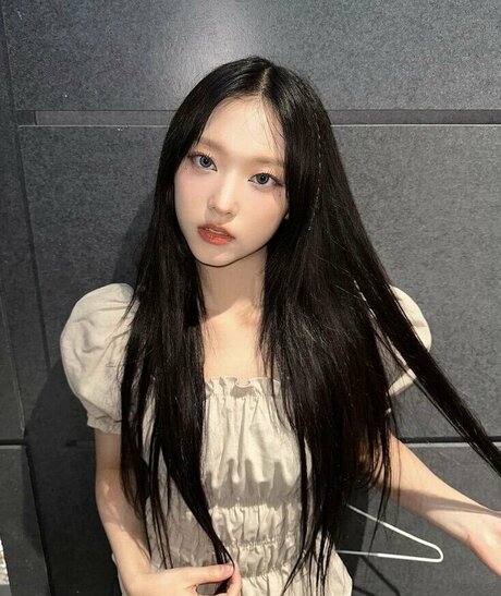 Haerin OnlyFans Strip