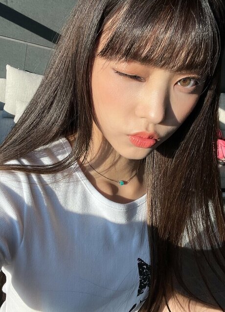 Haerin Strip OnlyFans