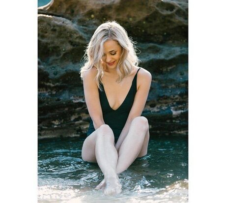 Raechelle Banno Nackt OnlyFans