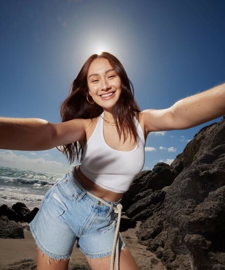 Lola Tung Neue geleakte OnlyFans-Inhalte