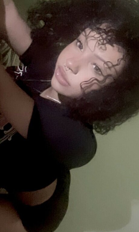 Ressonancee OnlyFans geleakte Pornografie