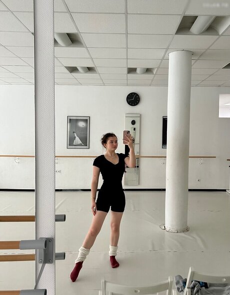 zierliche dünne onlyfans heiß sexy Medien