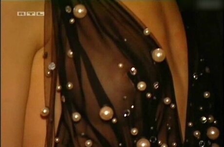 schönheit asiatische onlyfans nackt Medien