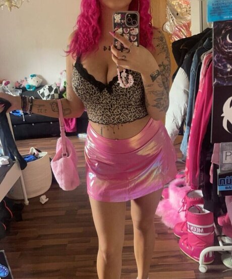 schwarzhaarige milf onlyfans heiß Bilder