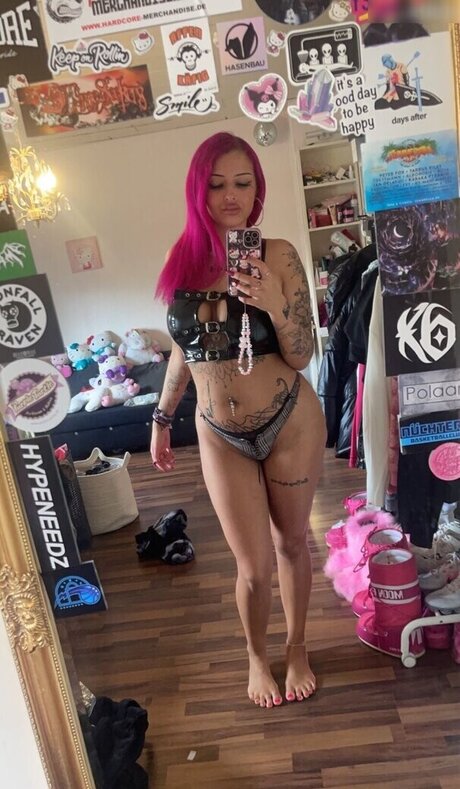 ebenholz weißer schwanz onlyfans Pornos Bild