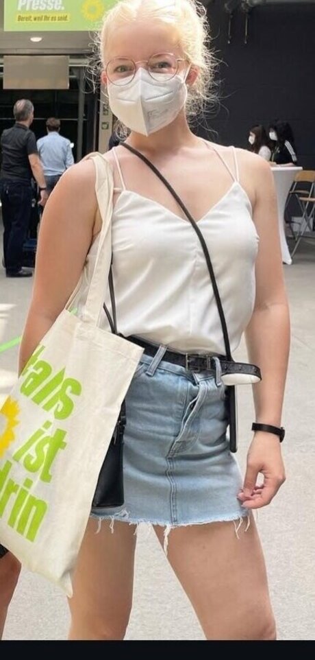 Jette Nietzard OnlyFans Striptease