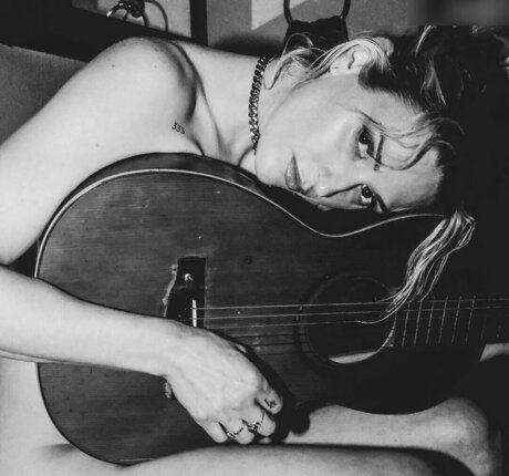 Emily Armstrong Nacktbilder von OnlyFans geleakt