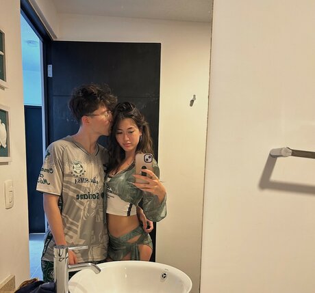 Nevaehmaezee OnlyFans Nacktbilder