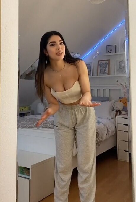 Dani Klieber OnlyFans nackte Brüste