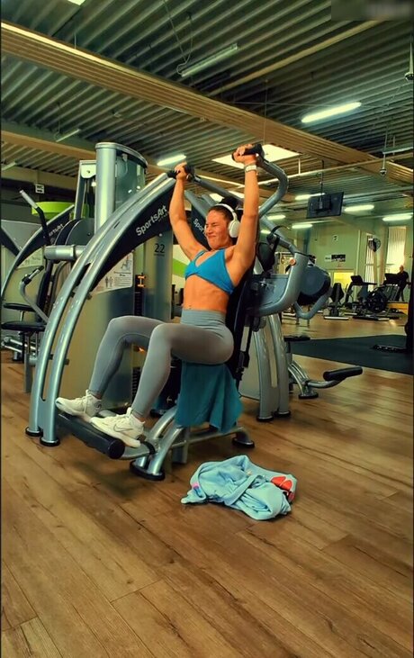 JuleTheFox OnlyFans Striptease