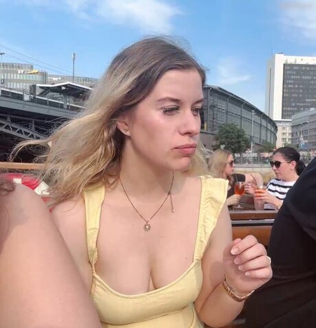 FormulaLena Strip OnlyFans