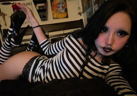 Wuvmia OnlyFans Bilder